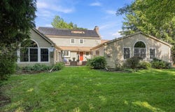 2915 Willaura Ct, Brookfield, WI 53005