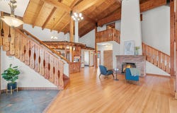 2550 STILES Rd, Dallas, OR 97338