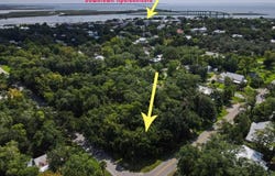 139 8th St, Apalachicola, FL 32320