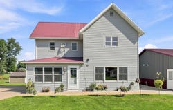 405 1st E Avenue, Farley, IA 52046