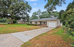 105 Lake Hurst Drive, Dudley, NC 28333