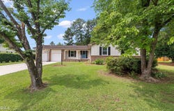 1002 E Maplewood Drive, Benson, NC 27504