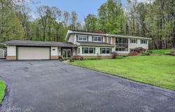 113 Wilcrest Road, Roaring Brook Township, PA 18444