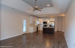 1511 E Crystal Dr, La Grange, KY 40031