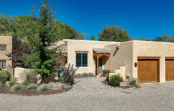 409 Apache St, Taos, NM 87571