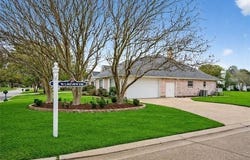 145 LAKEWOOD Drive, Laplace, LA 70068