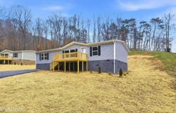 504 Short St, LaFollette, TN 37766