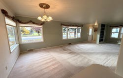 1516 11th Ave, Minot, ND 58703