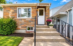 5 Park Place, Valley Stream, NY 11580