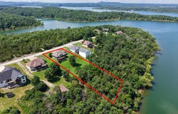 465 Uniqueville Lane, Lampe, MO 65681