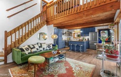 5218 Woodbridge Drive E, Bushkill, PA 18324