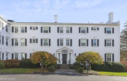 33 Maplewood Ave, Pittsfield, MA 01201