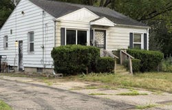305 W Eldridge Avenue, Flint, MI 48505