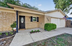 1121 Greendale Drive, Bedford, TX 76022