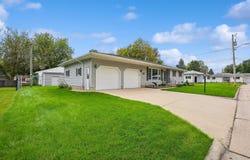 117 Circle Drive, Manchester, IA 52057