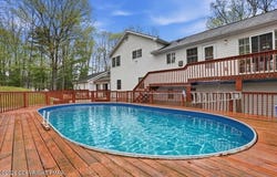 349 Bumble Bee Pass, Cresco, PA 18326