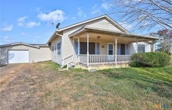 1134 State Higway 95, Shiner, TX 77984