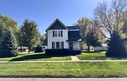 111 E 5th St, Sanborn, IA 51248