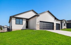 1906 E Clinton Place, Indianola, IA 50125