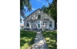 205 E Beebe Ave, Chamberlain, SD 57325