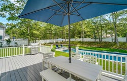 29 Gateway Ct, Hampton Bays, NY 11946
