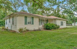 1635 SW Burnett RD, Topeka, KS 66604