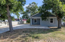 219 E Davilla St, Bartlett, TX 76511