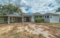 2705 Avenue I, Hondo, TX 78861
