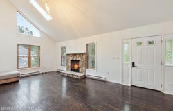 1076 Lancaster Drive, Bushkill, PA 18324