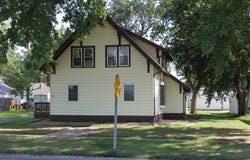 209 E Dakota Ave, George, IA 51237