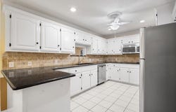 121 Crestview St., Chandler, TX 75758