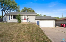 908 S Conklin Ave, Sioux Falls, SD 57103