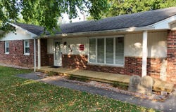 6 Parkhurst Place, Fairfield, IL 62837