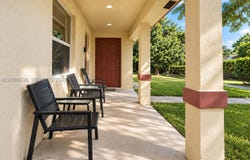 211 NE 35th St, Oakland Park, FL 33334