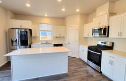 2960 V St, Springfield, OR 97477