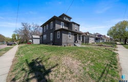 1118 W 8th St, Sioux Falls, SD 57104-2876