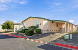1000 S MCKERN Ct, Newberg, OR 97132