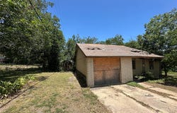 506 Forest Ct, Taylor, TX 76574