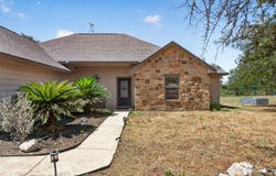 555 CIMARRON SQ, Poteet, TX 78065