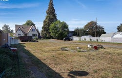 2240 FERRY St, Albany, OR 97322