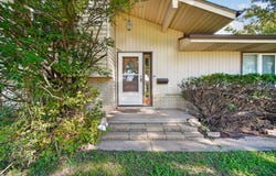 1737 19th Place, West Des Moines, IA 50265