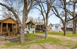 250-300 Park Ave, Staples, TX 78670