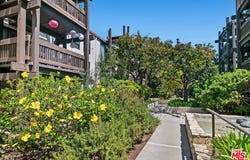 7742 Redlands St, Los Angeles, CA 90293