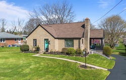 211 Patton Dr, Coraopolis, PA 15108