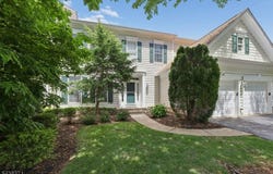 122 White Pine Ct, Paramus Boro, NJ 07652-1341