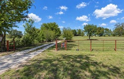 211 Whitehouse Road, Ennis, TX 75119