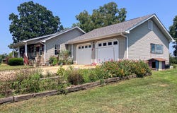 5829 County Road 464, Birch Tree, MO 65438