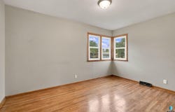 601 S Jessica Ave, Sioux Falls, SD 57103-2243