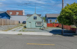 451 4TH St, MyrtlePoint, OR 97458