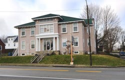 202 S College Street, Harrodsburg, KY 40330